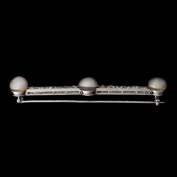 A BROOCH, cultured pearls, old cut diamonds, platinum.