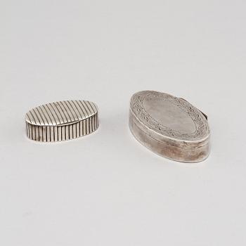 DOSOR, 2 st, silver, 1800-tal respektive 1900-tal. Vikt 67 g.