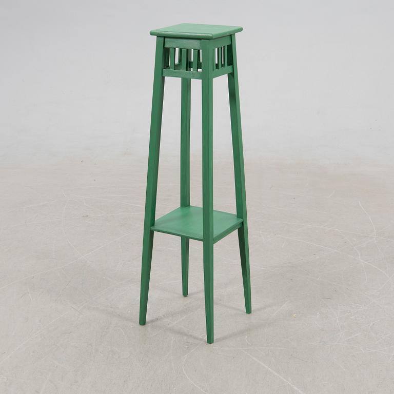 Pedestal, early 20th century.