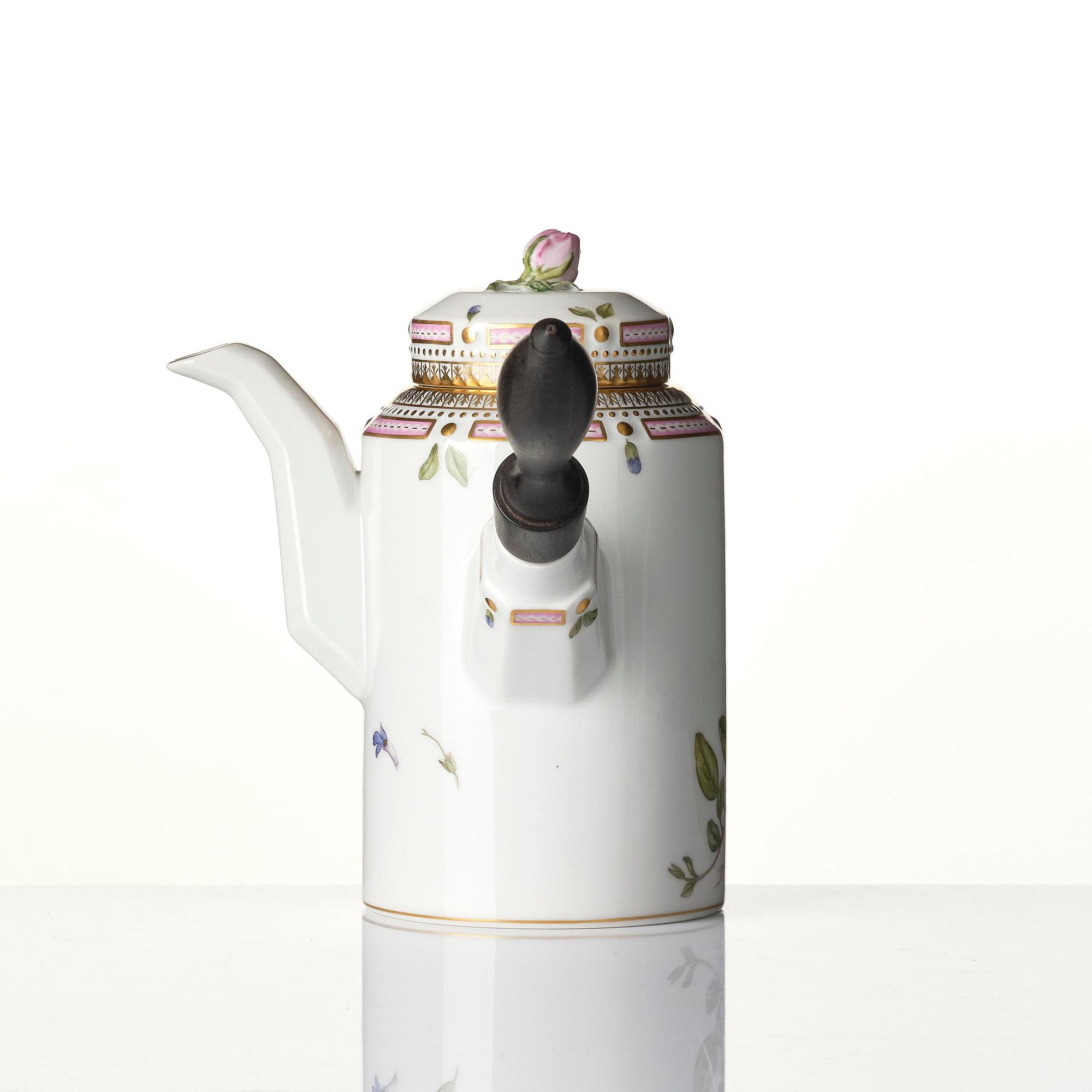 A Royal Copenhagen 'Flora Danica' coffee pot with cover, Denmark, 20th century.