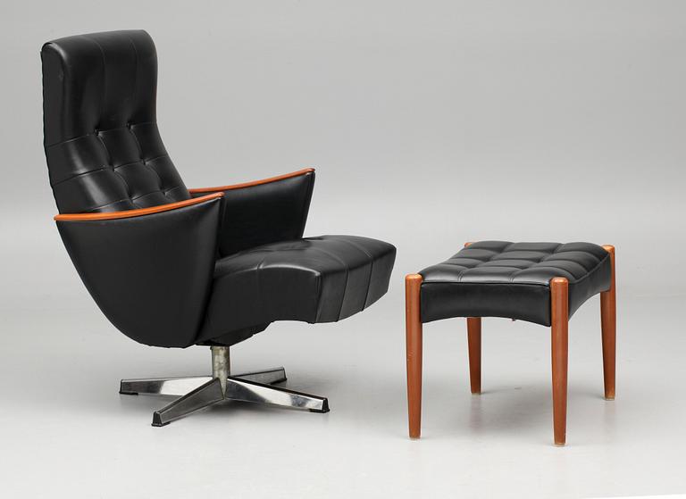 FÅTÖLJ med FOTPALL, 1900-talets andra hälft.