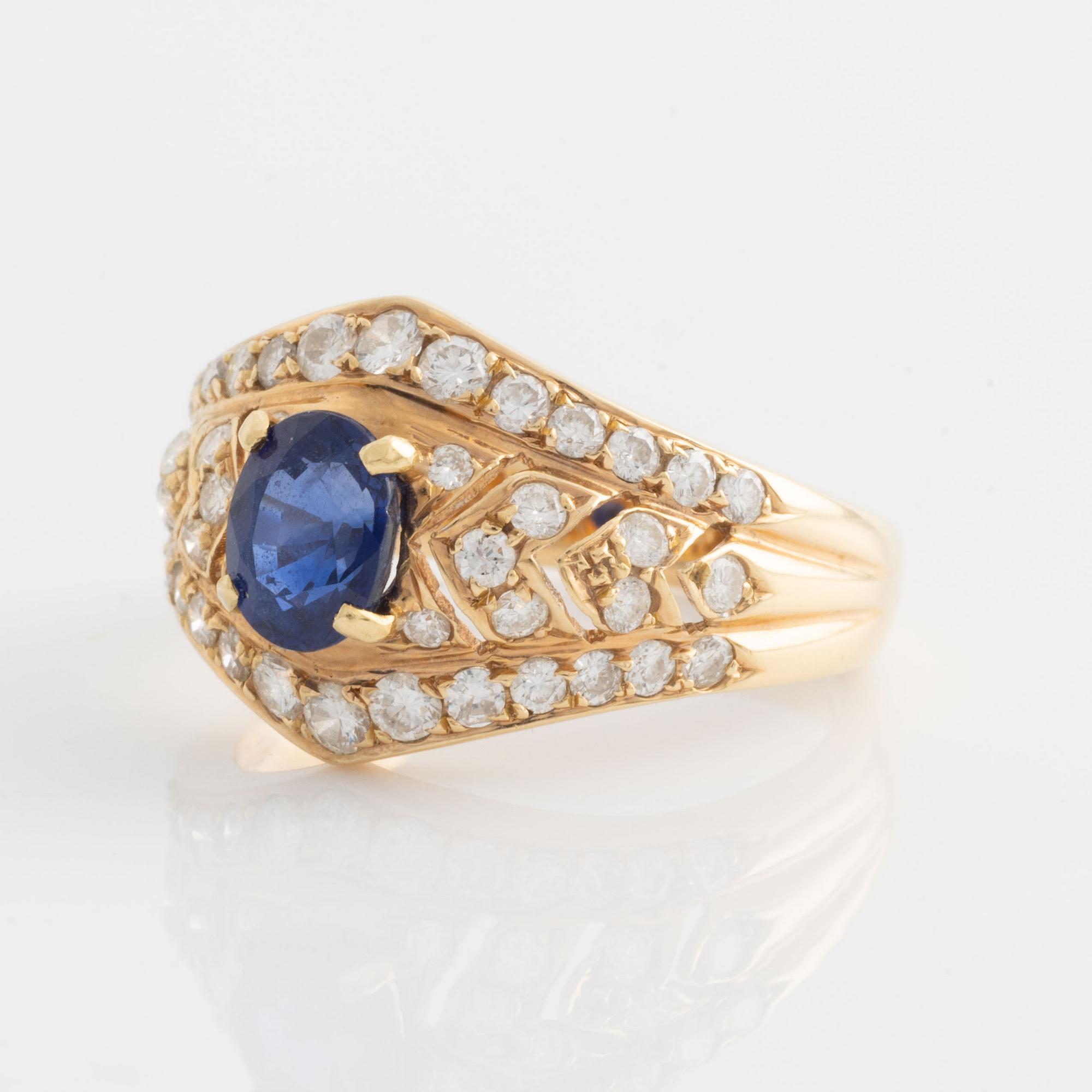 Ring with sapphire and brilliant-cut diamonds.