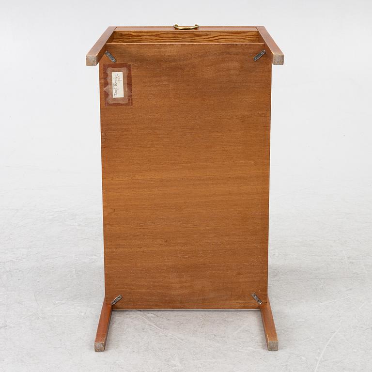 Josef Frank, sängbord, modell B 914, Firma Svenskt Tenn, före 1985.