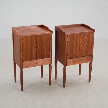 SÄNGBORD, ett par, gustaviansk stil, 1900-tal.