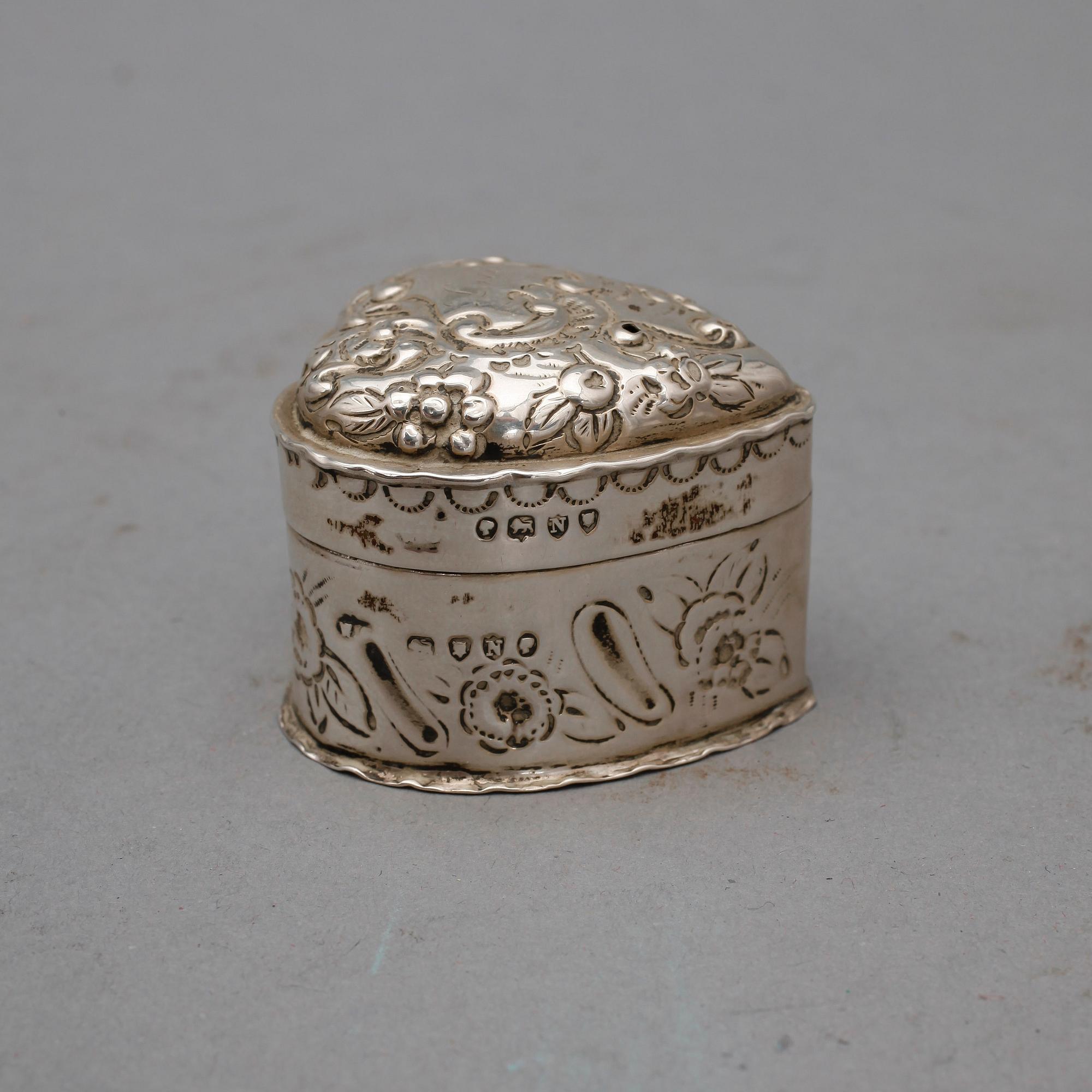 PARTI DOSOR, 7 st, silver och glas. Bl a Adolf Lillja, Stockholm 1855. Tot silvervikt ca 158 g.