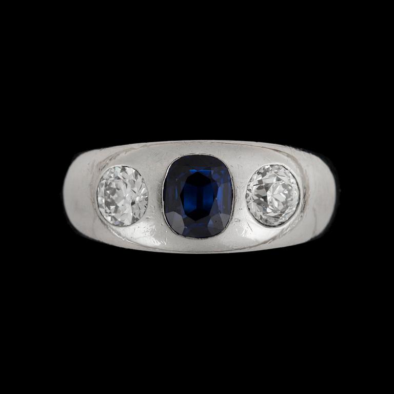 RING med safir samt diamanter, totalt ca 1.00 ct.