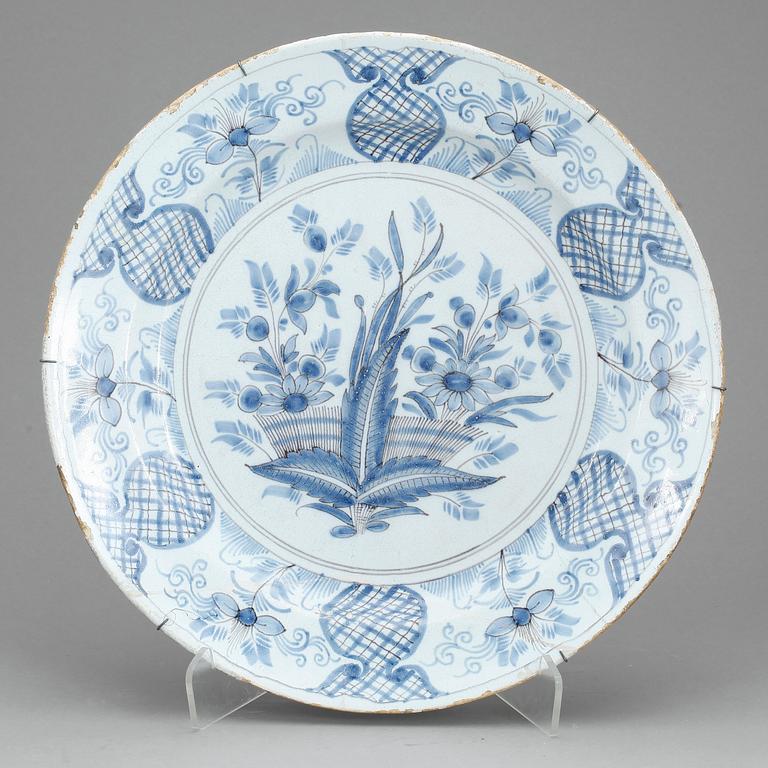 FAT, fajans, troligen Holland 1700-tal. Signerat g.