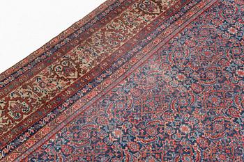 A Tabriz carpet, antique/semi antique, c. 395 x 285 cm.