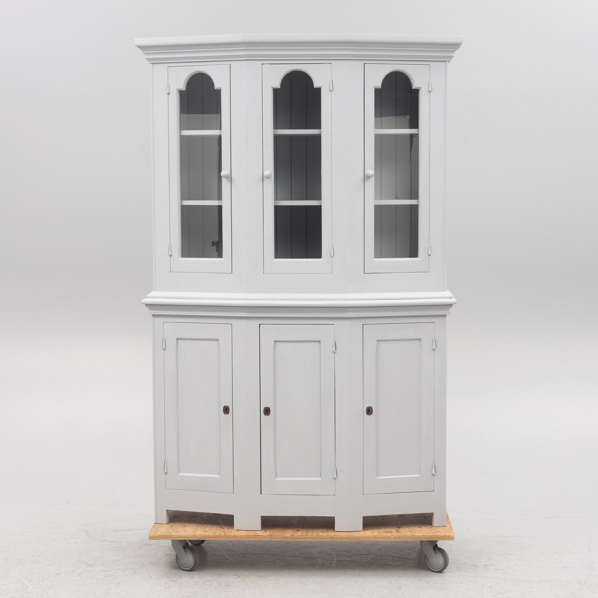 A display cabinet, 20th Century.