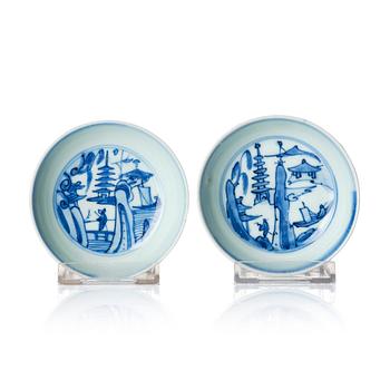 A pair of blue and white dishes, Tianqi/Chongzhen, 17th century.