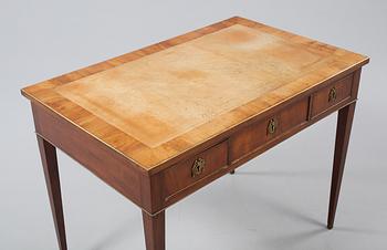 SKRIVBORD, sengustaviansk stil, omkring år 1900.