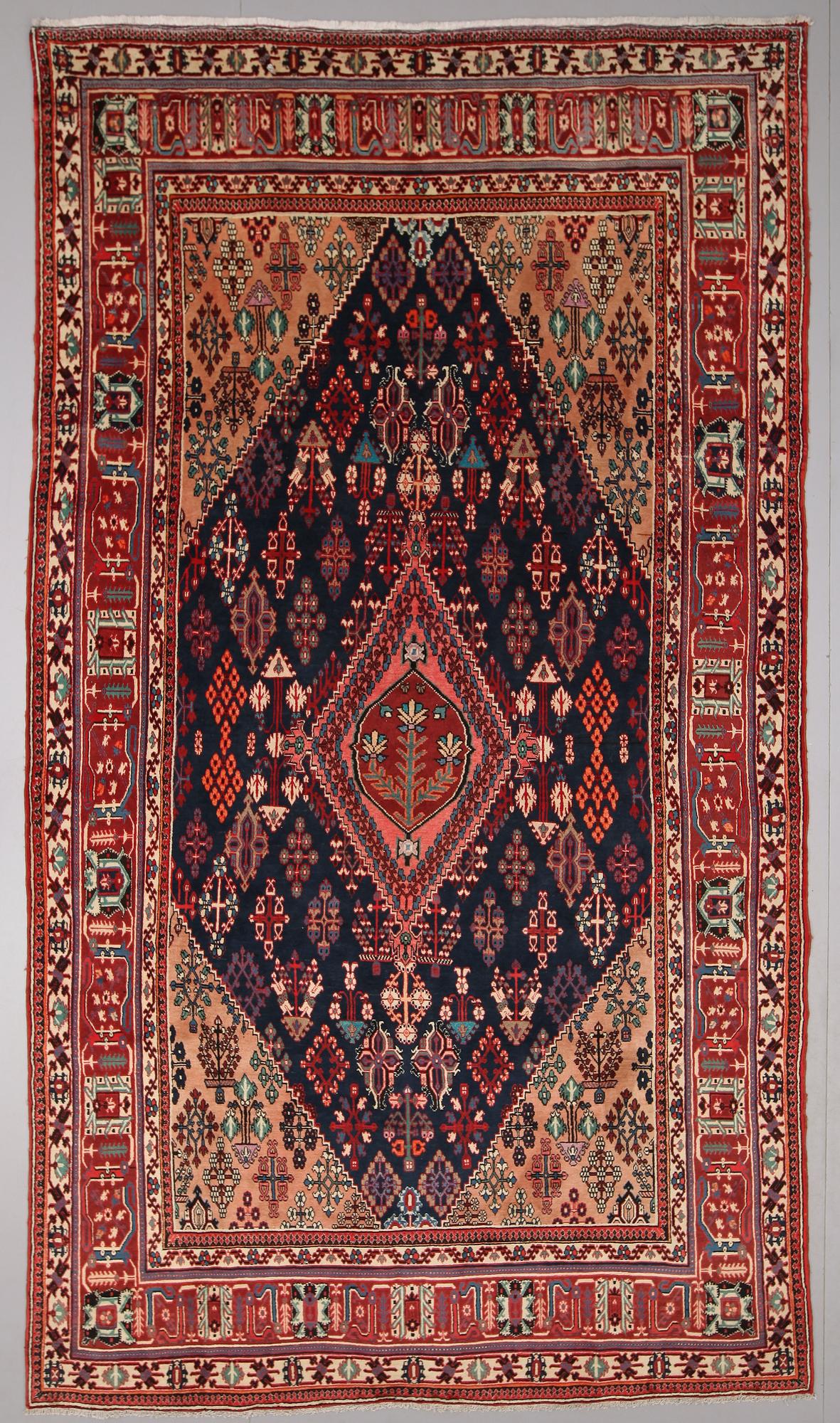 MATTA, orient, ca 370 x 241 cm.
