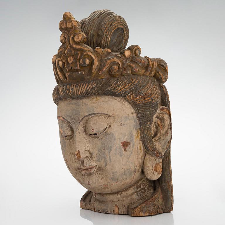 A Chinese mingstyle sculpture of a large wooden head of buddhisattva, 20th Century.