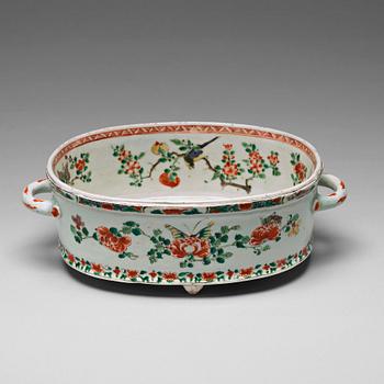 A famille verte Jardiniere/Basket, Qing dynasty, Kangxi (1662-1722).