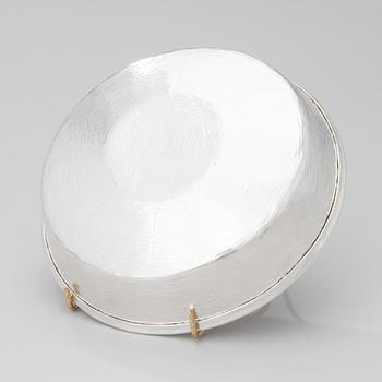 A sterling silver bowl marked TW. Hopeakeskus, Hämeenlinna 1972. Weight 498 g.