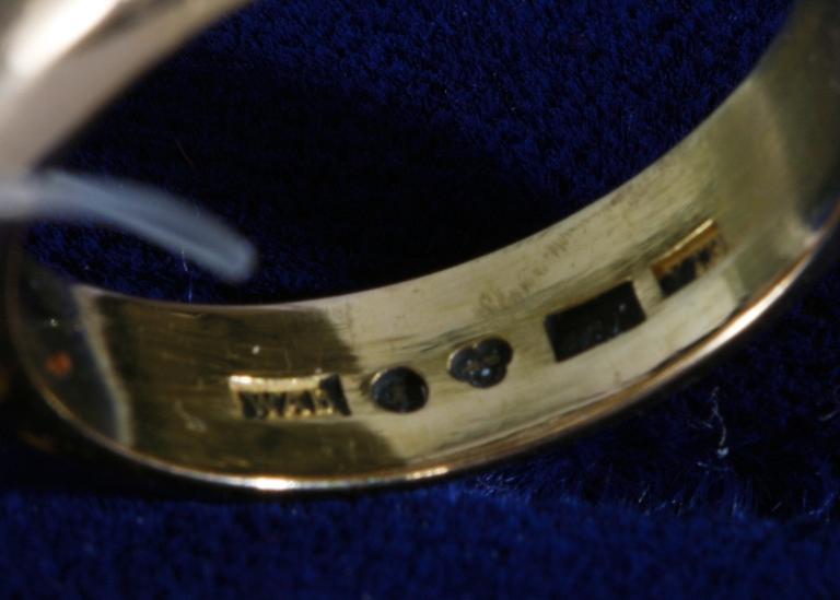 RING, 18k guld med opal. WA Bolin.