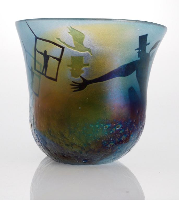 A Bertil Vallien glass bowl, Kosta Boda 1988.