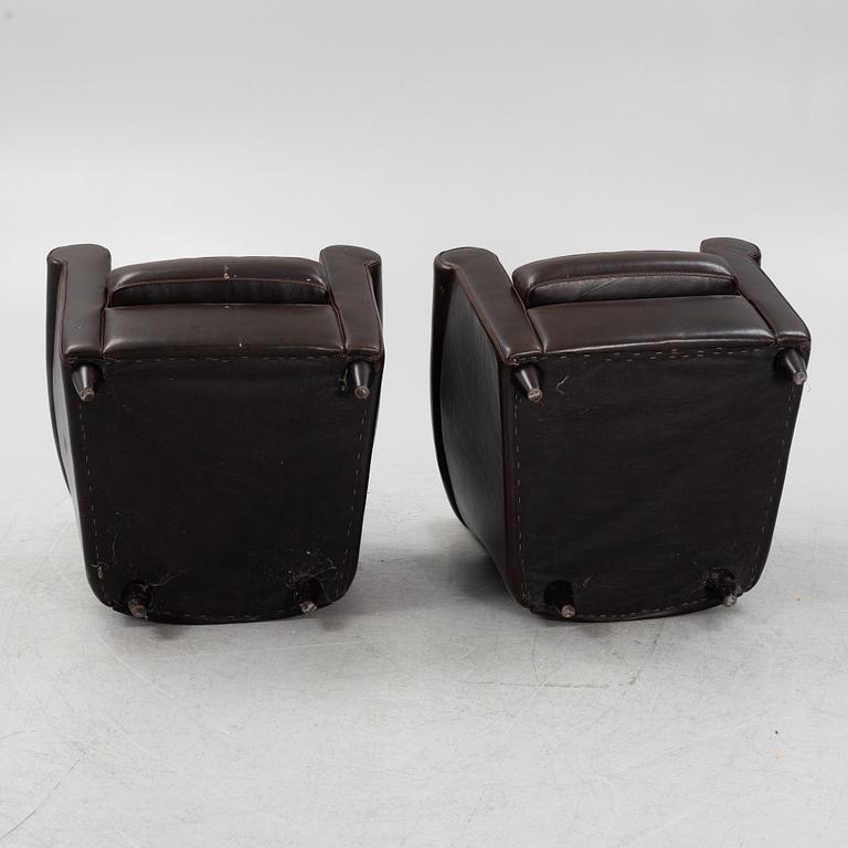 A pair of leather upholstered easy chairs, end of the 20th Century.