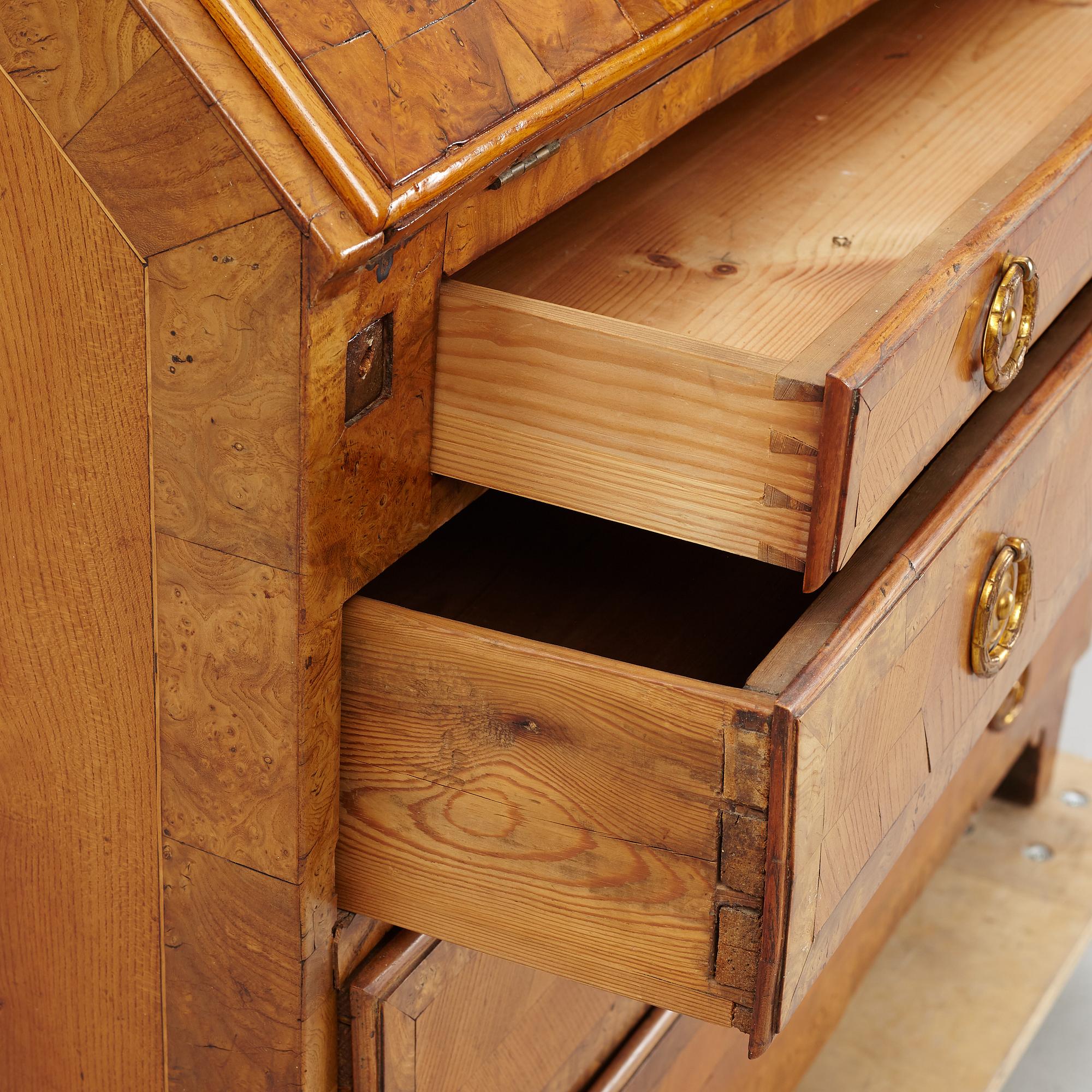 A Gustavian elm-veneered secretaire, late 18th century.