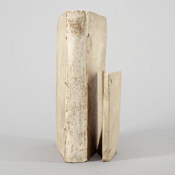 BÖCKER, 2 st, "Le Grondeur, comedie", Paris 1693 resp "Compendiose notizie dei fatti a`armi...Carlo VI..", Utrecht 1751.