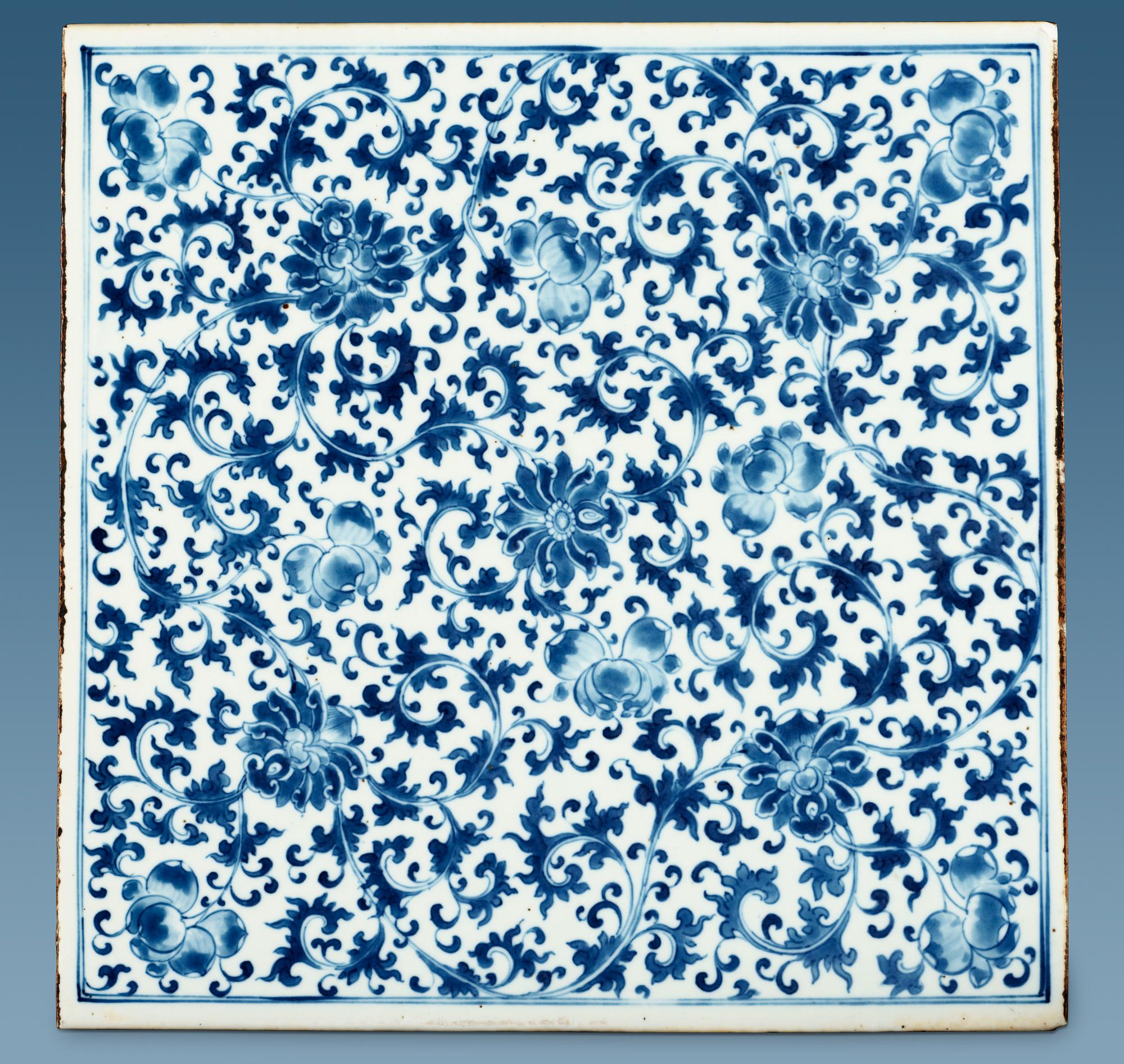 PLATTA/FLIS, porslin. Qing dynastin, 1700-tal.