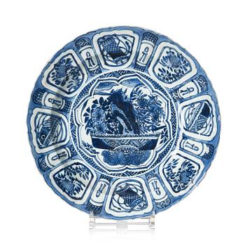 A blue and white dish, Ming dynasty, Wanli (1572-1620).