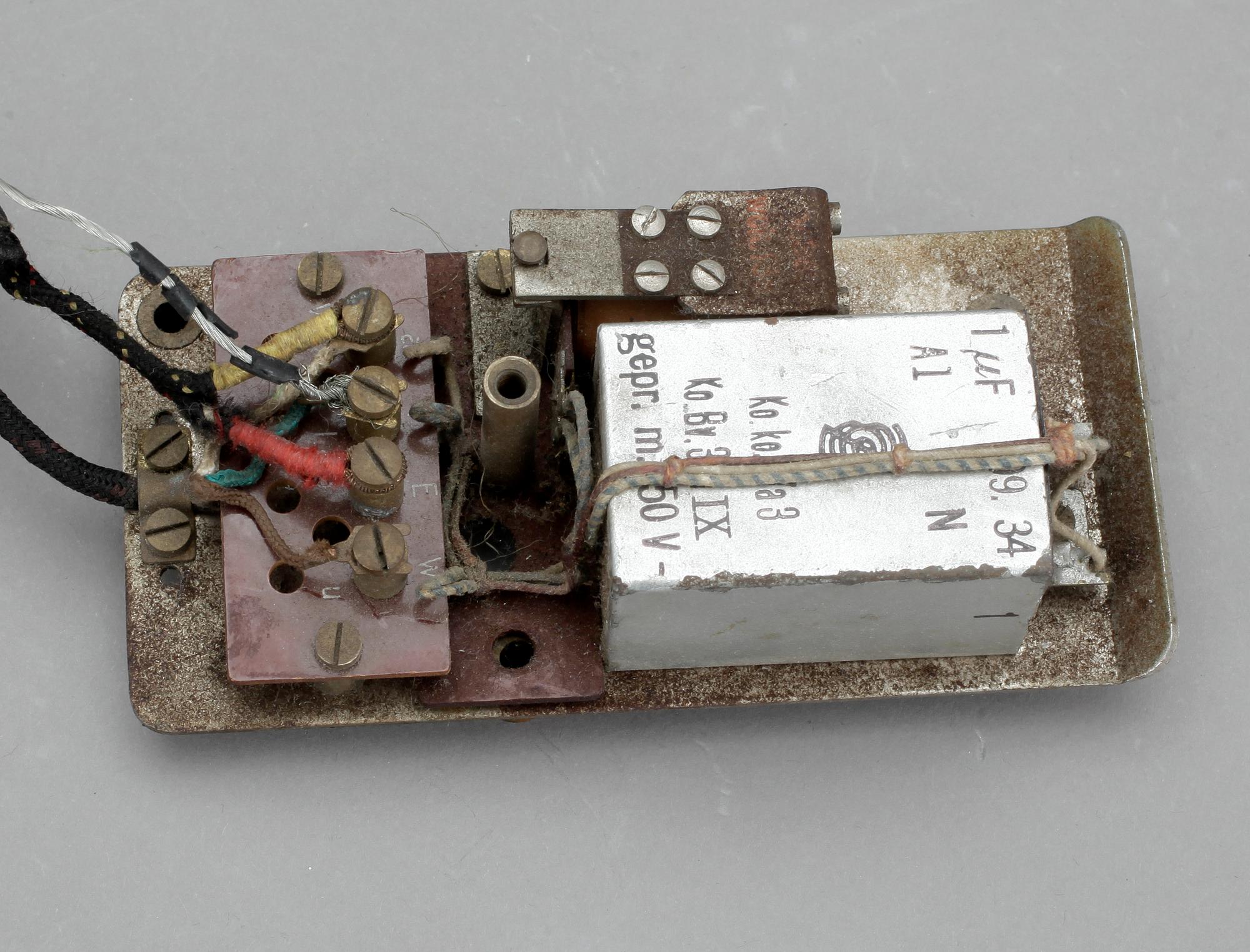 TELEFONER, 2 stycken, Siemens, 1900-tal.