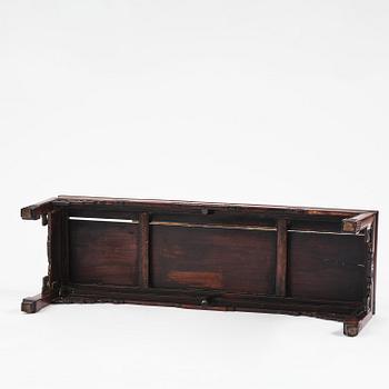 Bord, hardwood. Qingdynastin, 1800-tal.