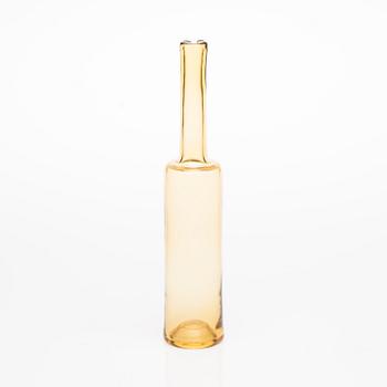 FLASKA, glas, signerad Nanny Still Riihimäen Lasi Oy. Modellen formgiven 1959.