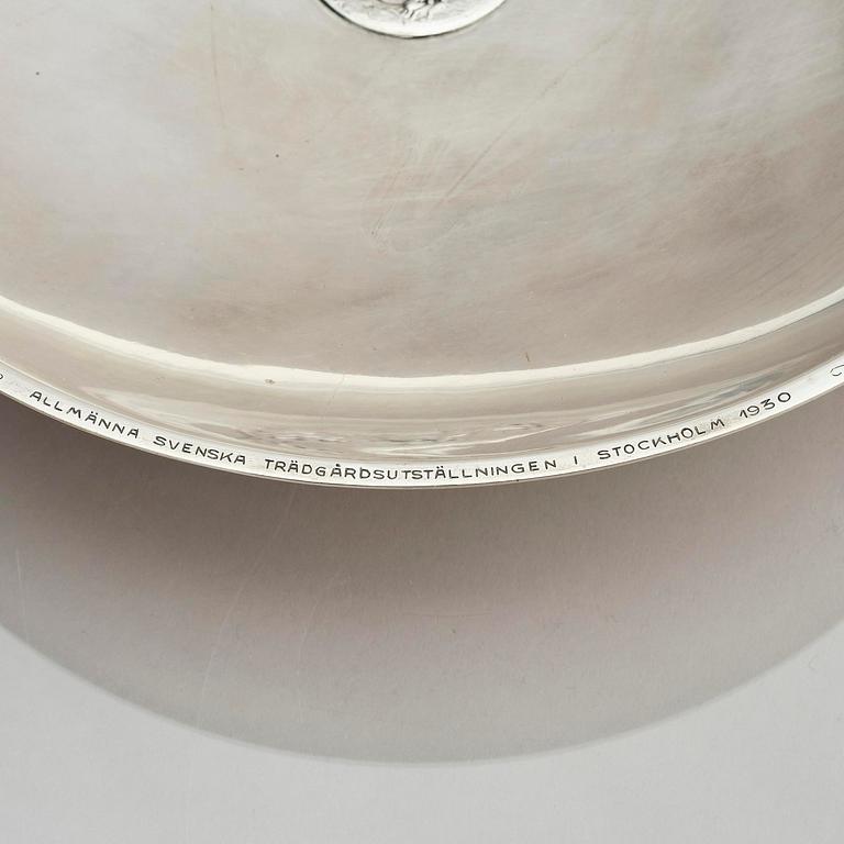 Two sterling silver bowls with handles, Atelier Borgila, designed by Erik Fleming, Stockholm 1930.