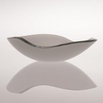 A GLASS BOWL "Munankuori", signed Gunnel Nyman Iittala -56.