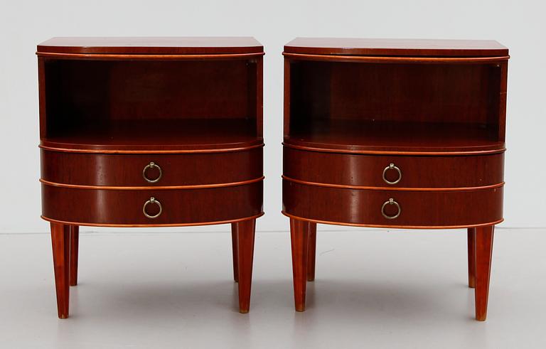 SÄNGBORD, 1 par, 1900-talets mitt.