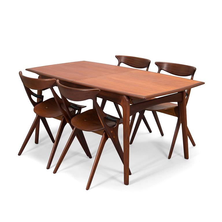 Arne Hovmand-Olsen, 1950's dining table and four chairs for Mogens Kold, A/S Kerteminde, Denmark.