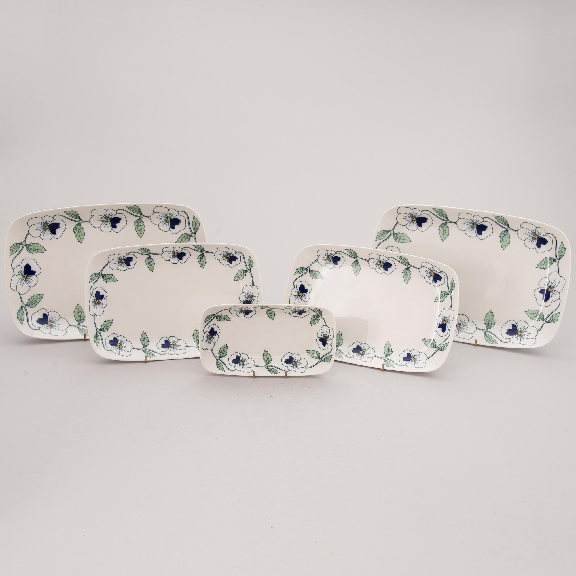 SYLVIA LEUCHOVIUS, 84 osaa, posliinia, "Sylvia", Juhla-astiasto, Rörstrand, 1900-luvun loppupuoli.