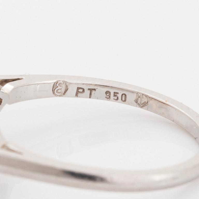 Ring platina och 18K guld med en fasettslipad safir vikt ca 3.40 ct.