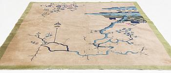 Matta, Kina, antik, ca 293 x 243 cm.