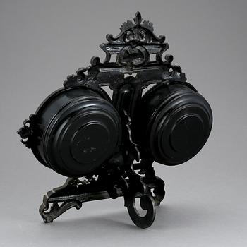BORDSDUR OCH BAROMETER, omkring 1900.