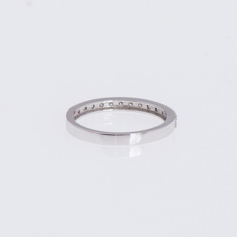 RING, briljantslipade diamanter, 14K vitguld. Suomen korutuote.