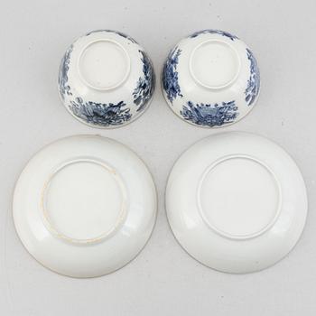 Two Chinese blue and white export porcelain cups with saucers, Qing dynasty, Jiaqing (1796-1820).