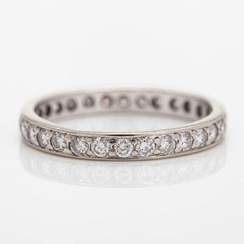 Ring, alliansring, 18K vitguld med briljantslipade diamanter totalt ca 0.60 ct.