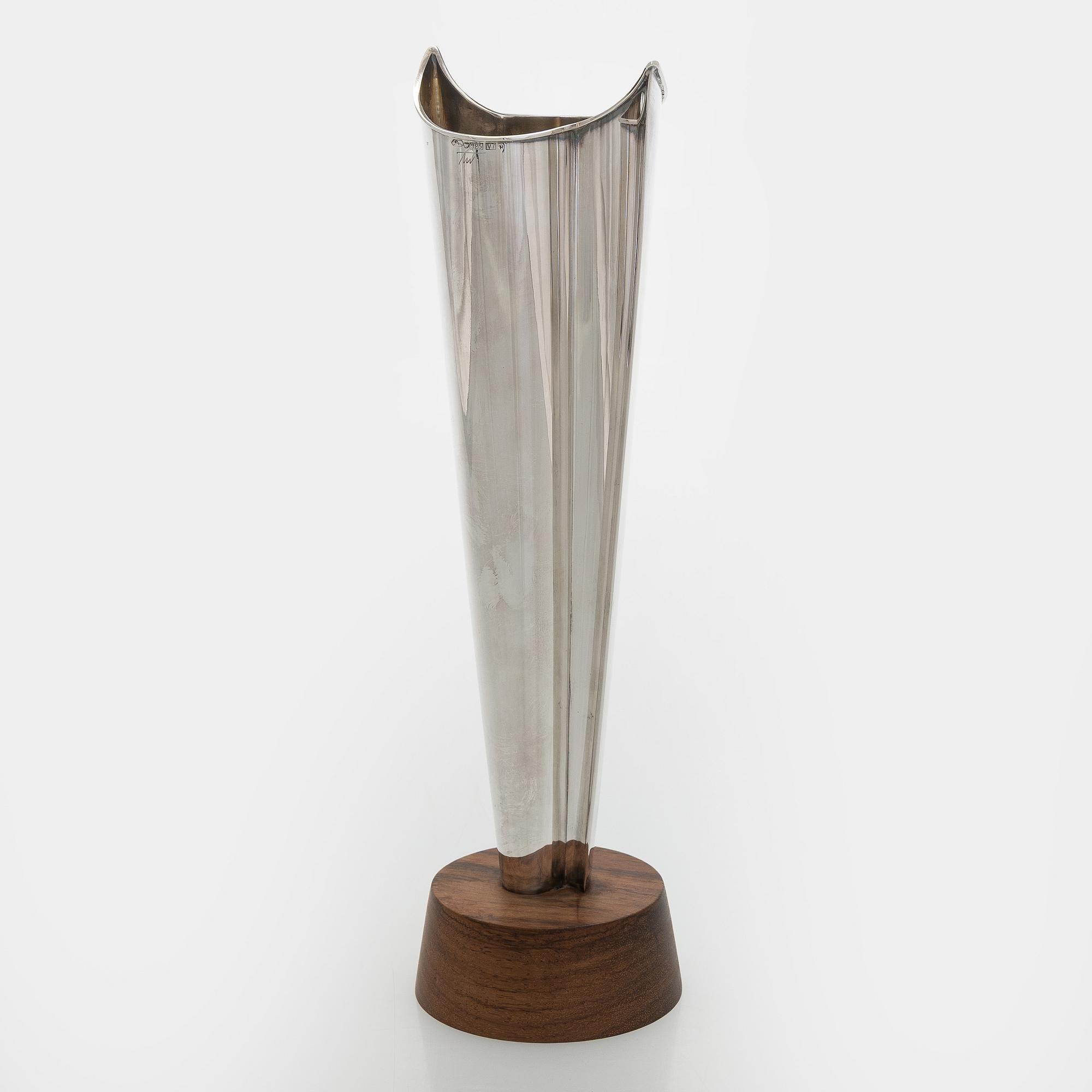 Tapio Wirkkala, vas, sterlingsilver och palisander, TW 228, "Liekki" (Flamma), Kultakeskus, Tavastehus.
