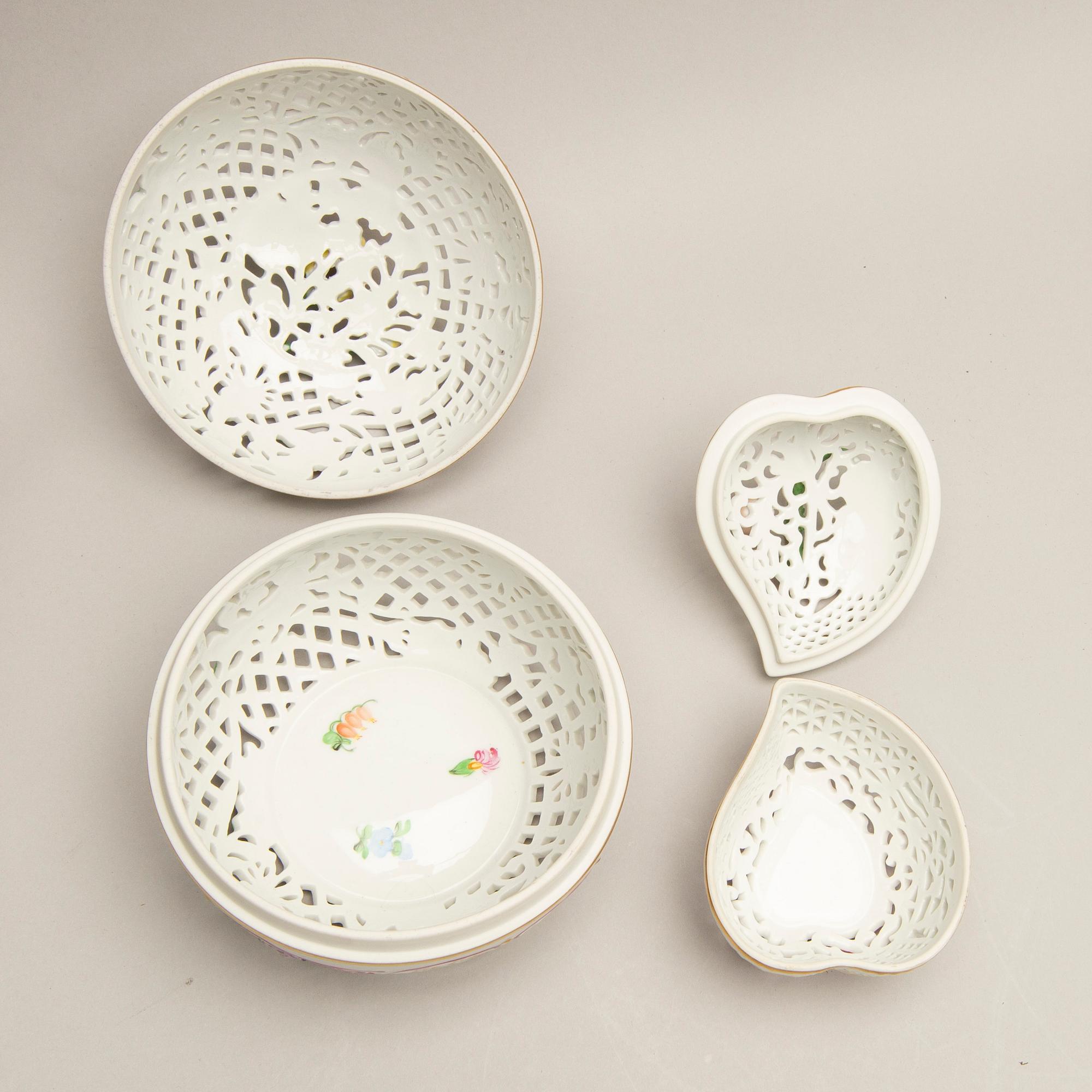 A set of two Herend handpainted porcelain bowls mid 1900s.