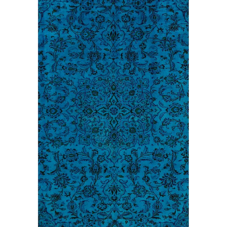 An oriental carpet. ca 342 x 256 cm.