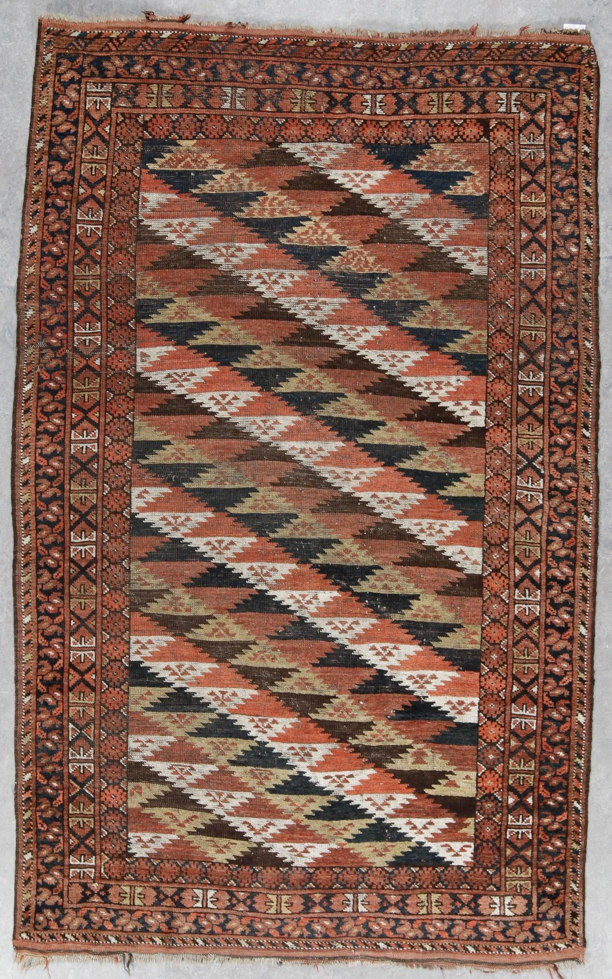 MATTA, semiantik Ersari sannolikt. Ca 186,5 (samt ca 4 cm slätväv på kortsidorna sammanlagt) x 116 cm.