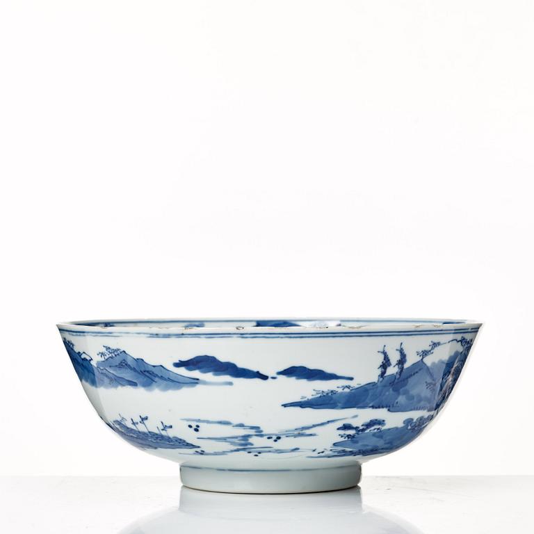 SKÅL, porslin. Qingdynastin, 1800-tal med Kangxis märke.