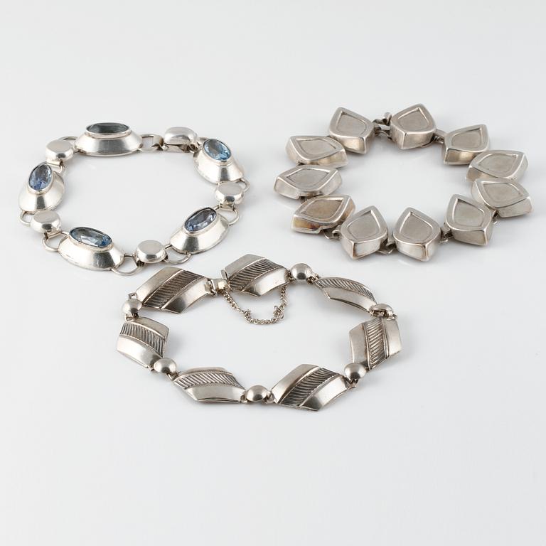 ARMBAND, 3 st, silver, delvis Atelier Borgila, 1958. Vikt 73,6 gram.
