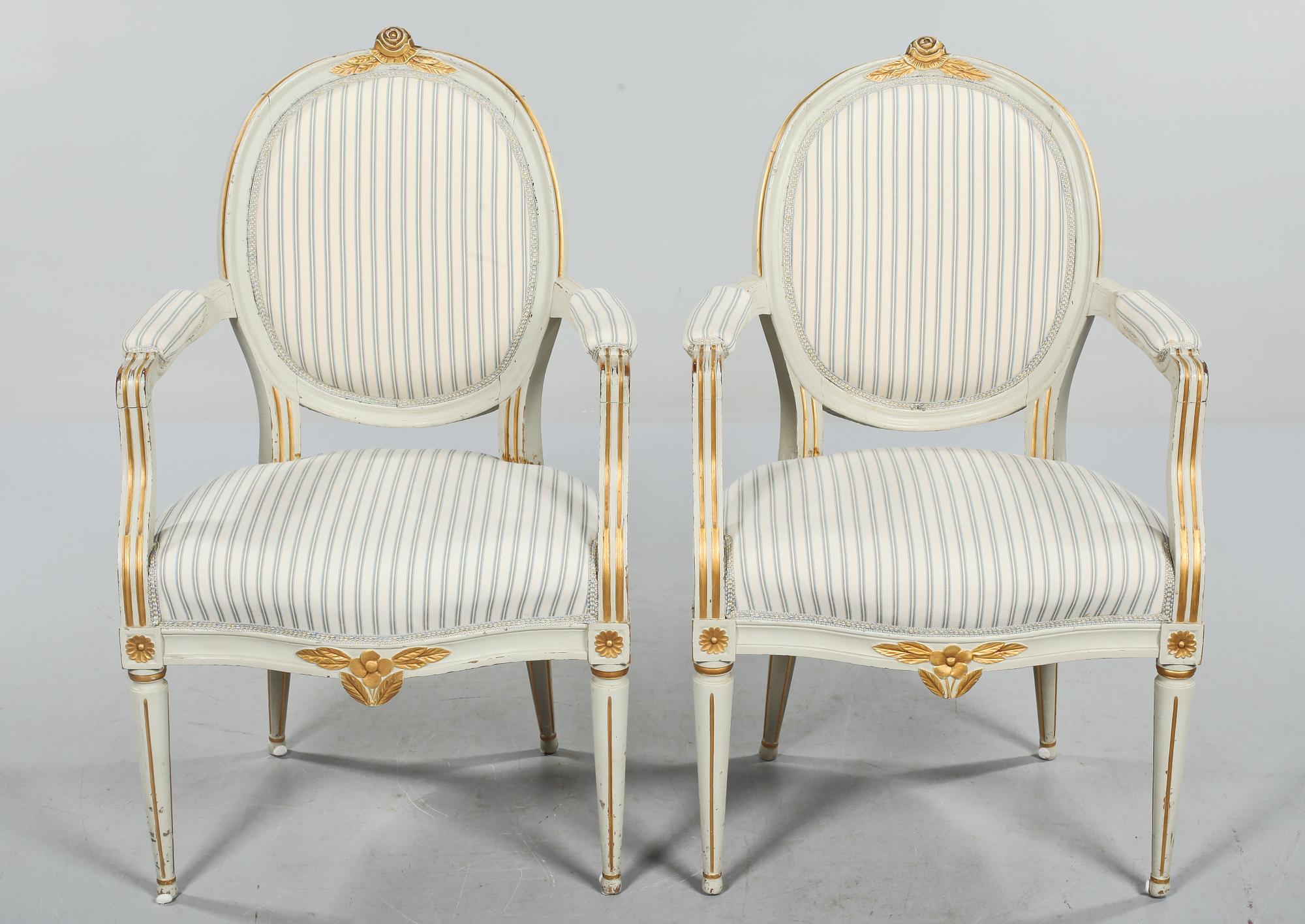 KARMSTOLAR, ett par, gustaviansk stil, 1900-talets andra hälft.