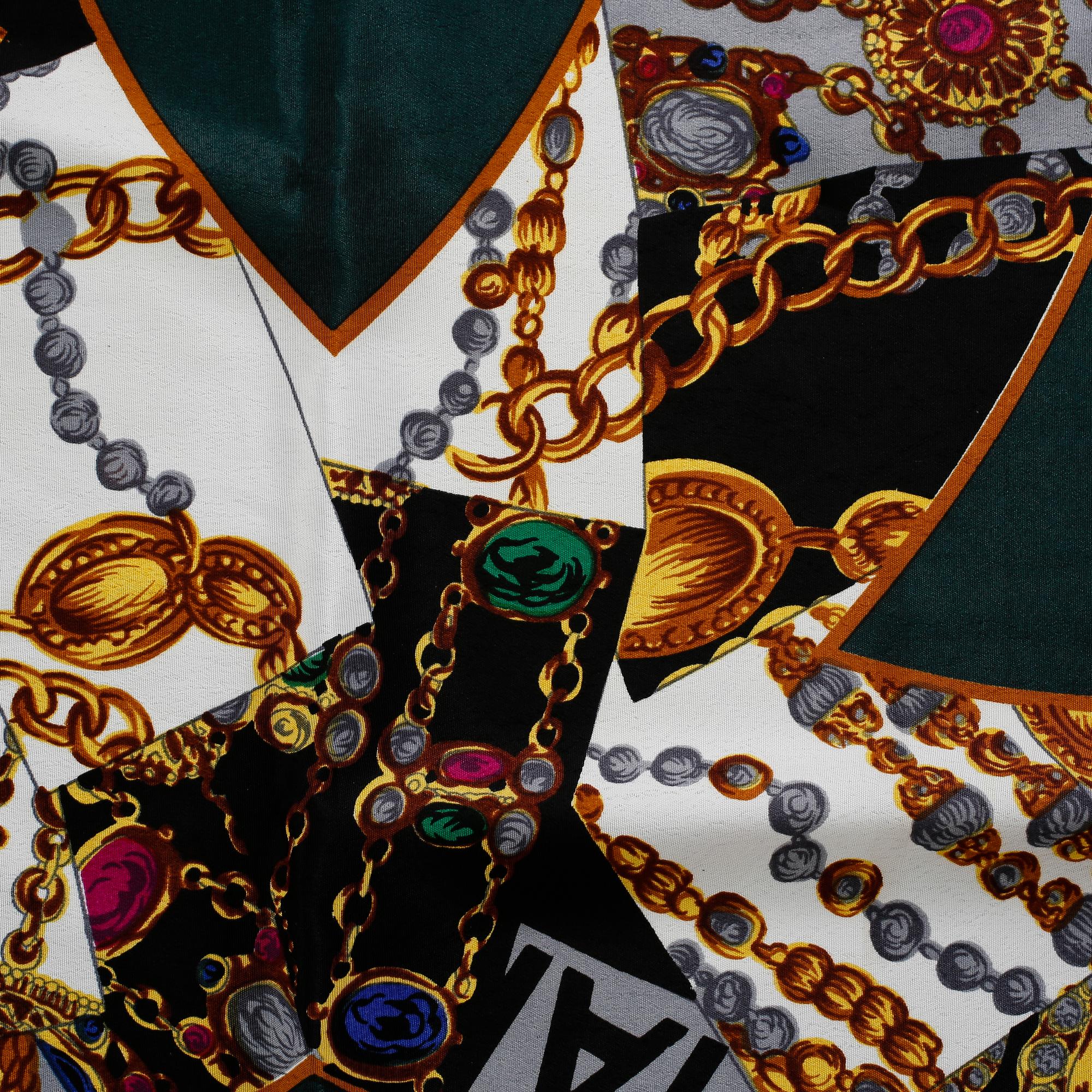 SCARF, Chanel.