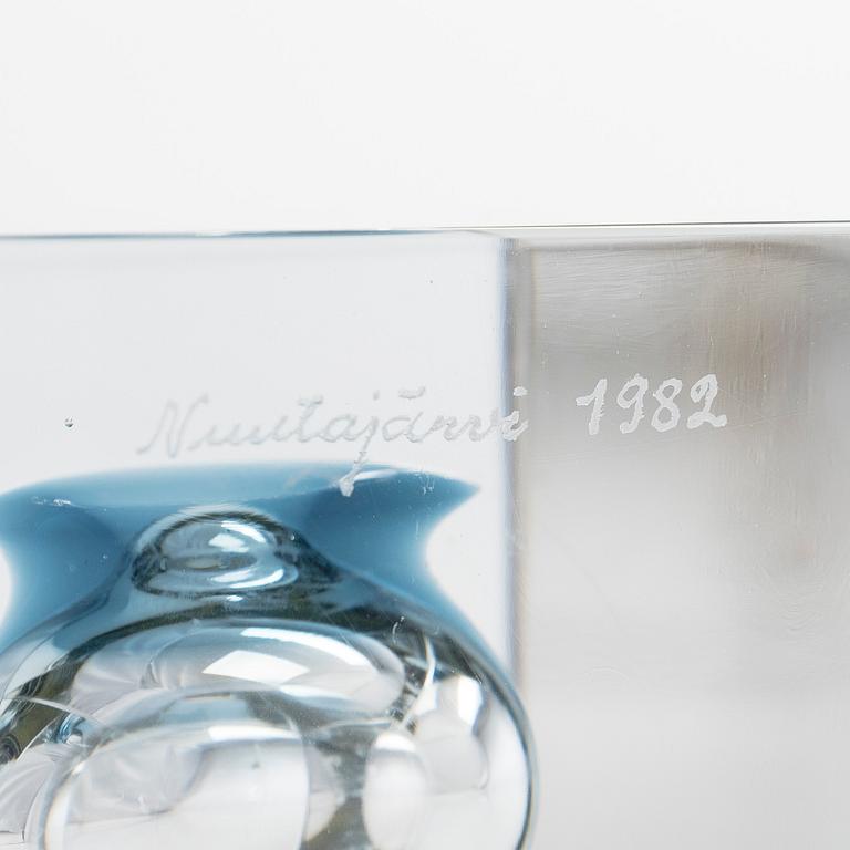 Oiva Toikka, vuosikuutio, signeerattu Oiva Toikka, Nuutajärvi 1982, numeroitu 279/2000.