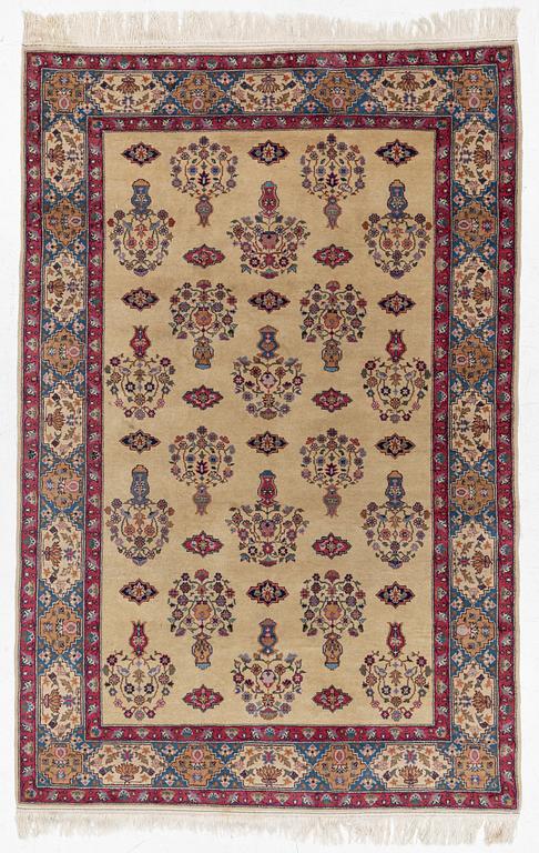 A 'Karistan' carpet, Romania, 275 x 182 cm.